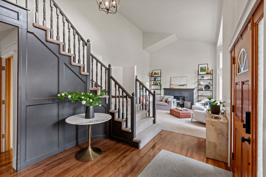 2213 Grosvenor Court